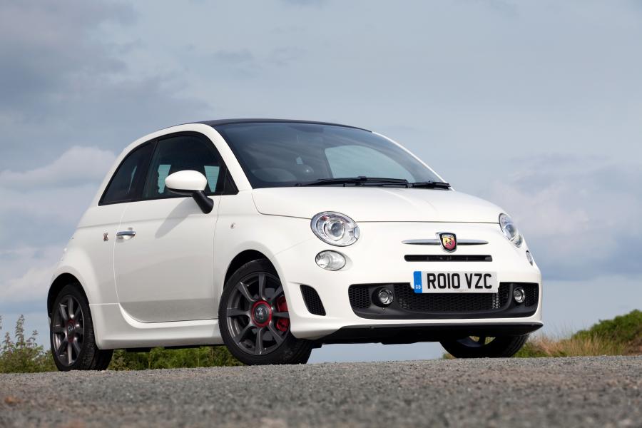  Abarth 500C 2010 года  (UK) (фото 9 из 32)